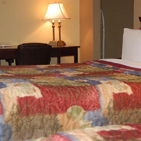 Golden Manor Inn & Suites Muldraugh Room photo