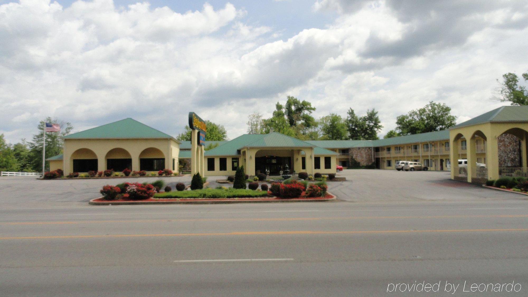 Golden Manor Inn & Suites Muldraugh Exterior photo